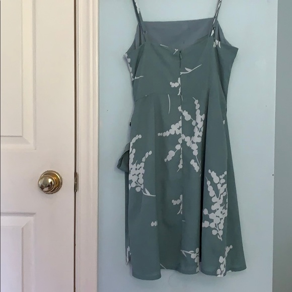 Cute summer greenish floral dress. - Picture 2 of 3